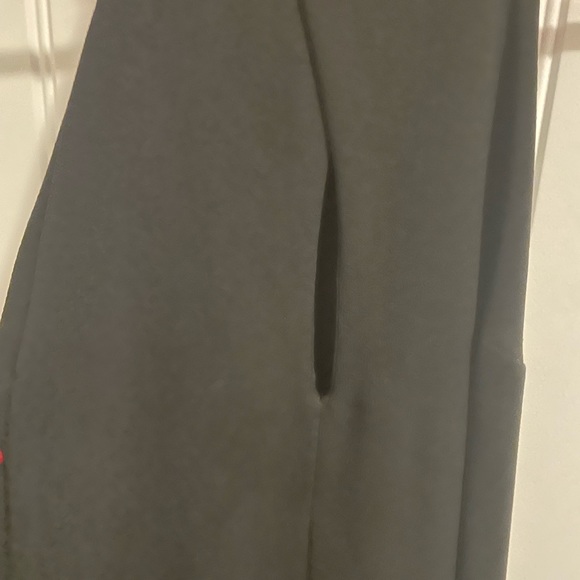 Lulus LBD with keyhole front - Picture 5 of 5